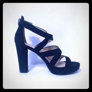Black suede sandals with platform